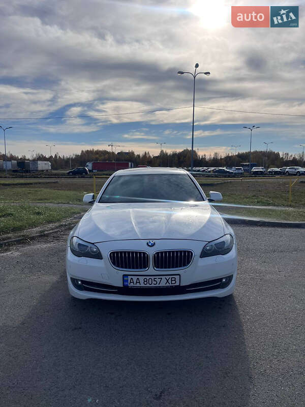Седан BMW 5 Series 2013 в Львове