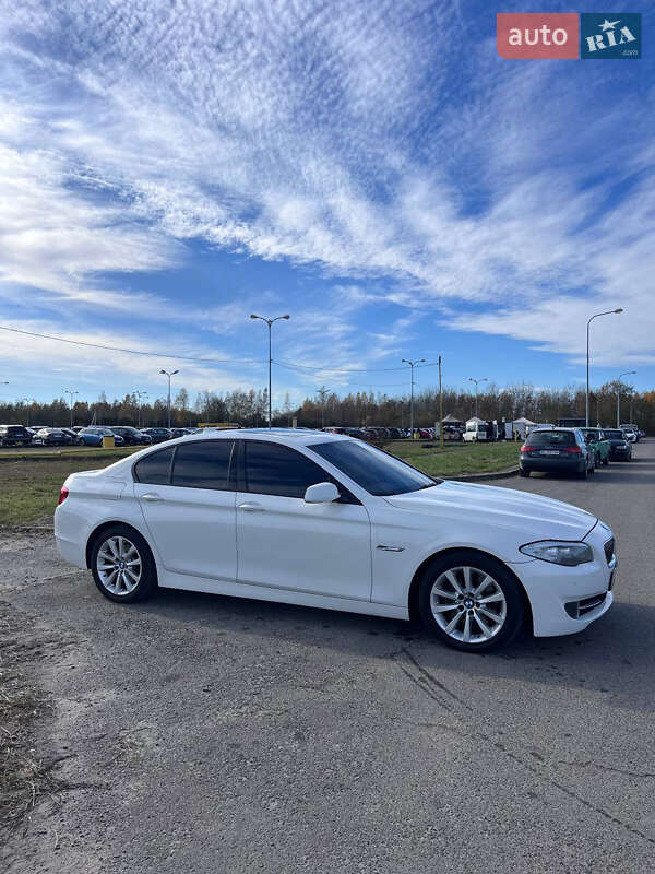 Седан BMW 5 Series 2013 в Львове