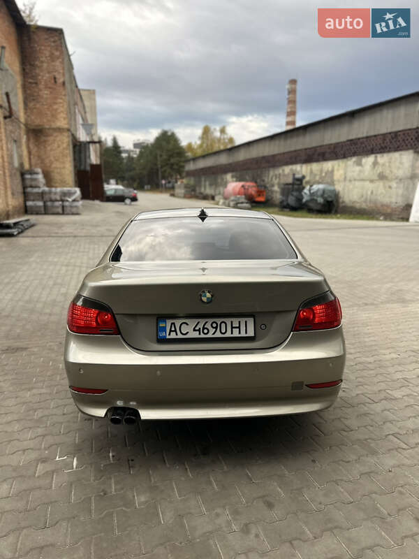 Седан BMW 5 Series 2004 в Львові