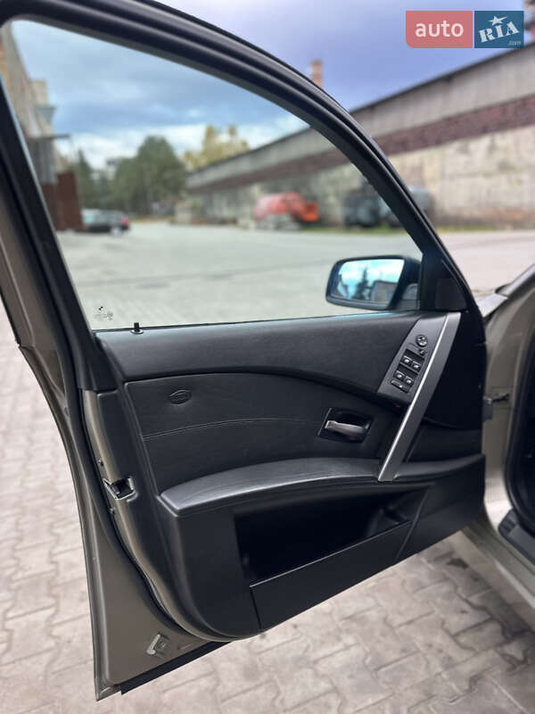Седан BMW 5 Series 2004 в Львові