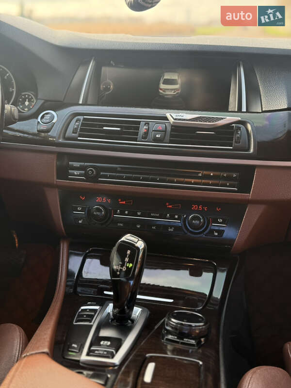 Седан BMW 5 Series 2012 в Березане