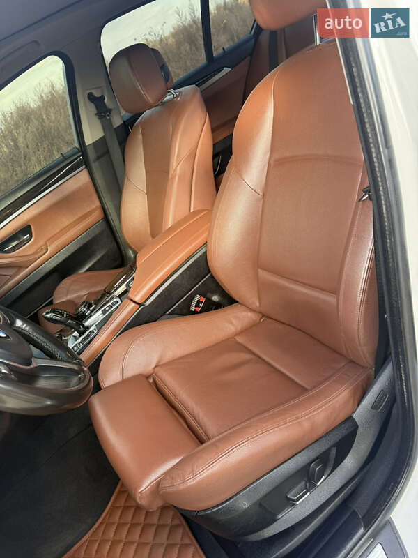 Седан BMW 5 Series 2012 в Березане