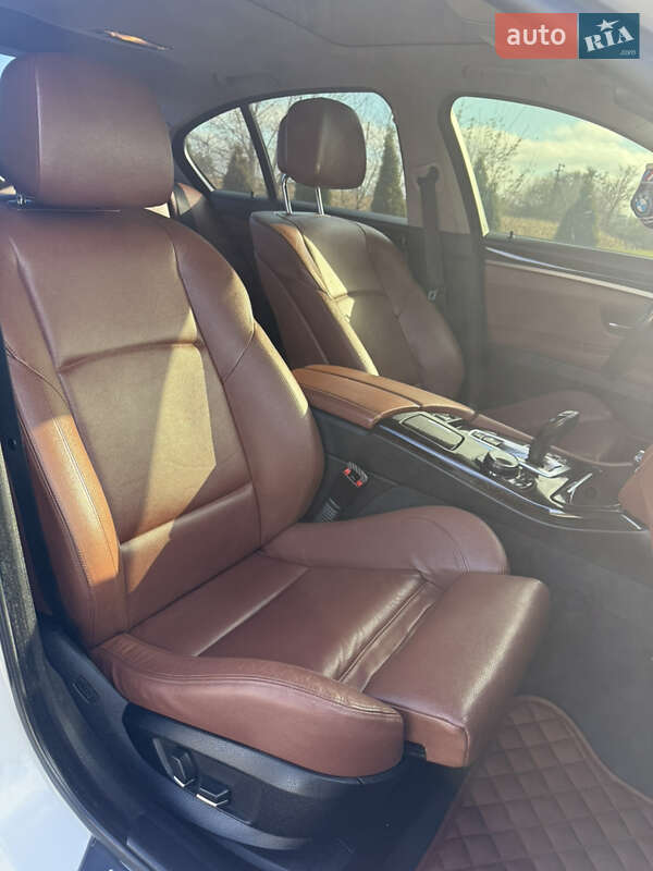 Седан BMW 5 Series 2012 в Березане