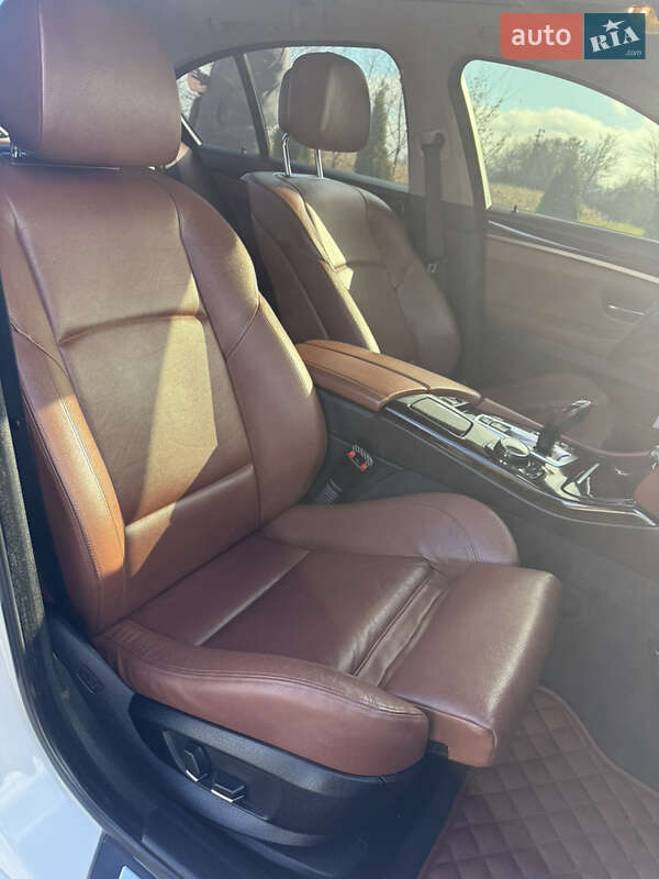 Седан BMW 5 Series 2012 в Березане