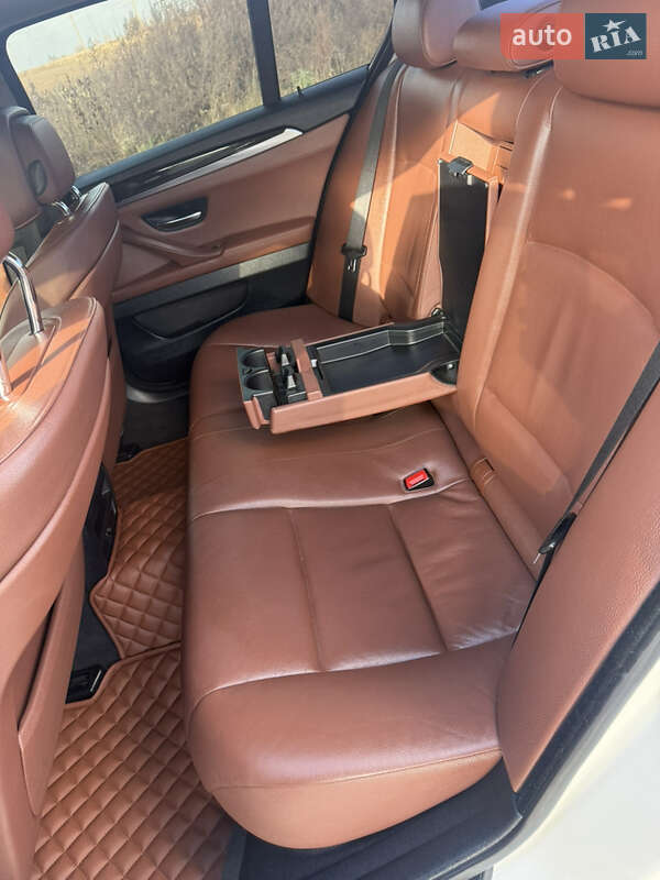 Седан BMW 5 Series 2012 в Березане