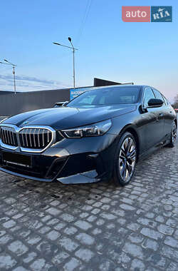 Седан BMW 5 Series 2024 в Львове