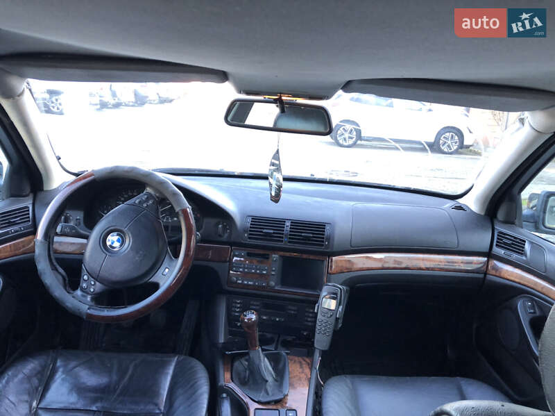 Седан BMW 5 Series 2000 в Львове