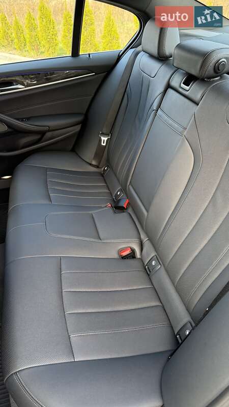 Седан BMW 5 Series 2023 в Львове