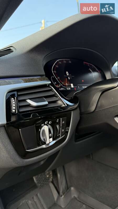 Седан BMW 5 Series 2023 в Львове