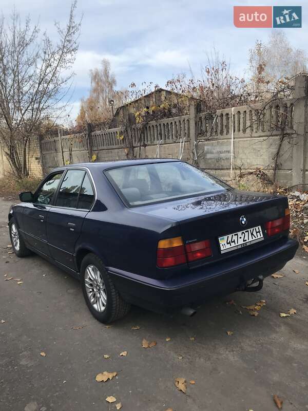 Седан BMW 5 Series 1989 в Киеве