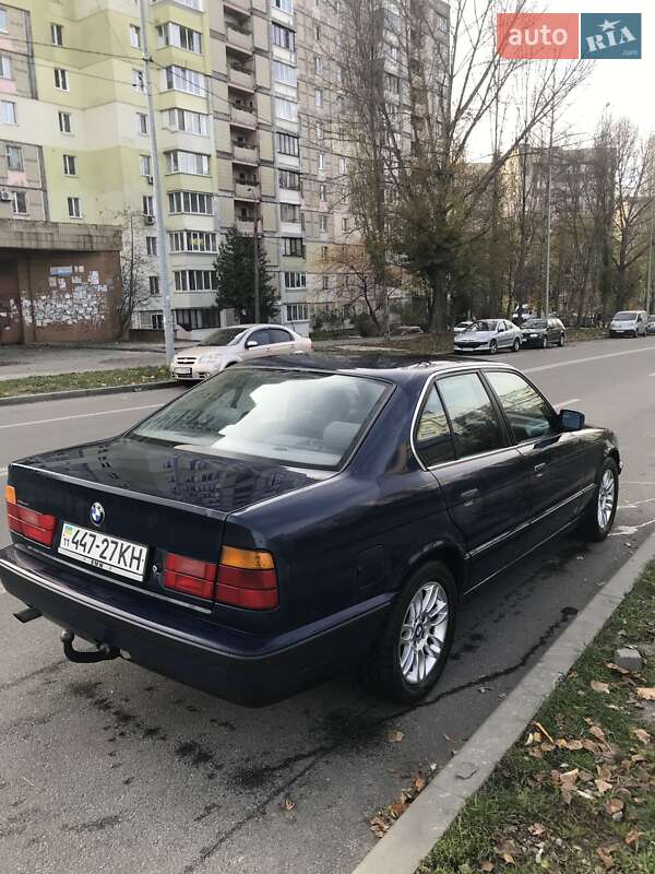 Седан BMW 5 Series 1989 в Киеве