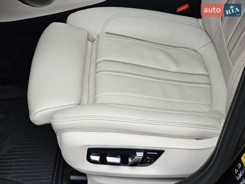 Седан BMW 5 Series 2019 в Киеве