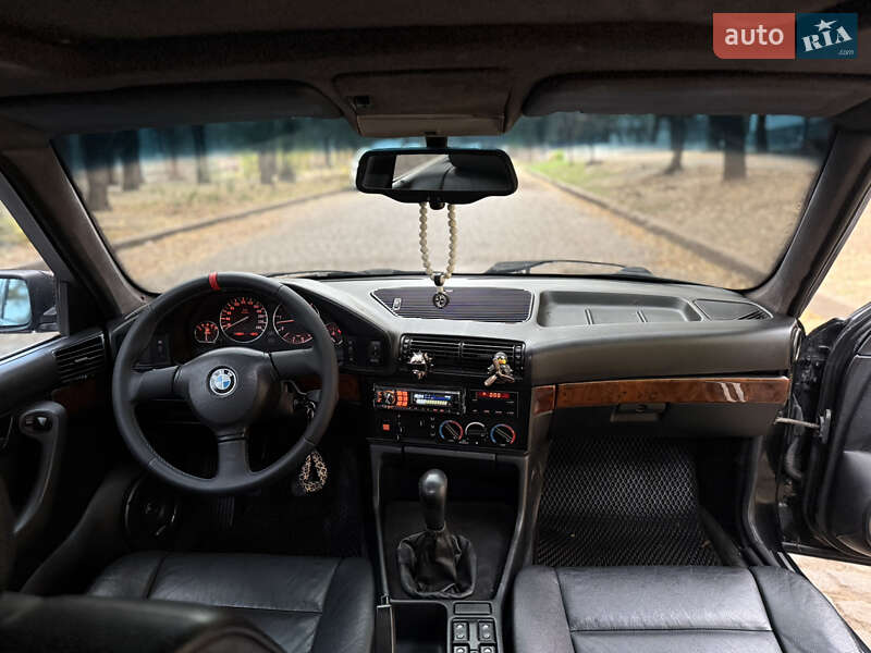 Седан BMW 5 Series 1990 в Николаеве