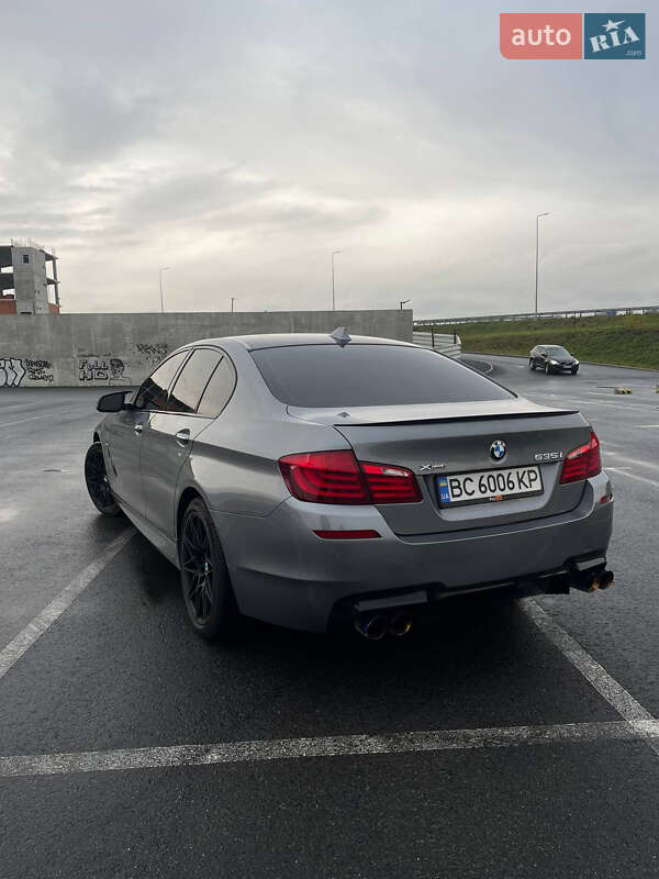 Седан BMW 5 Series 2012 в Львові