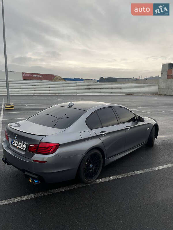 Седан BMW 5 Series 2012 в Львові