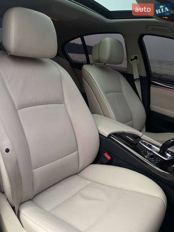 Седан BMW 5 Series 2012 в Львові