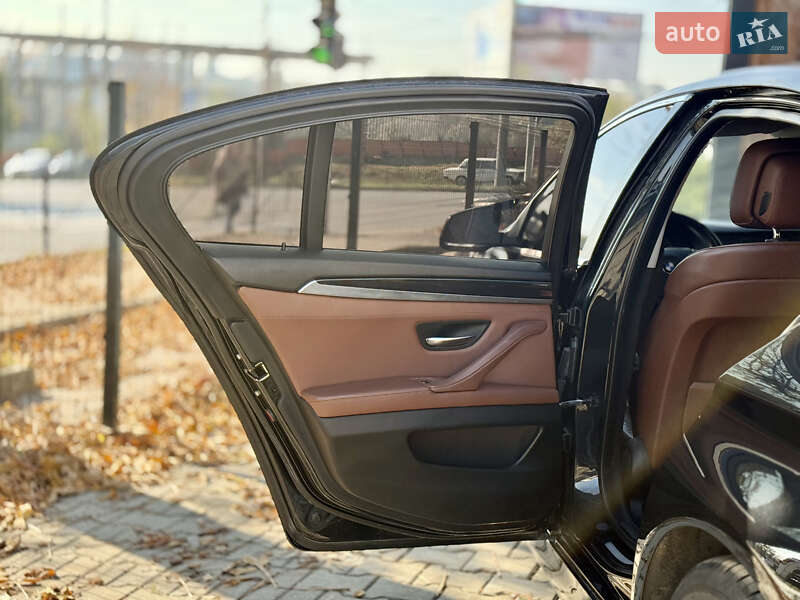 Седан BMW 5 Series 2011 в Чернівцях