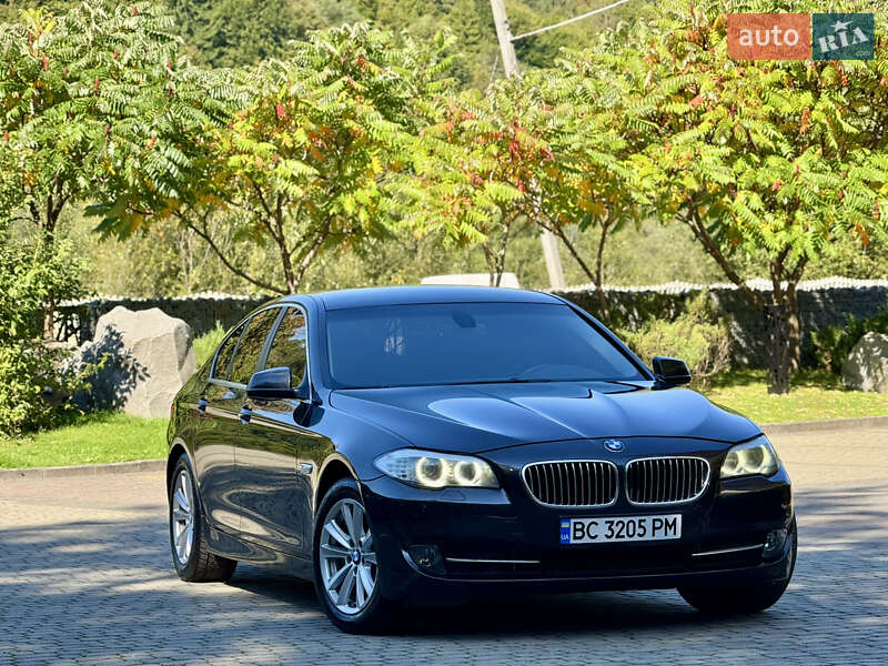 Седан BMW 5 Series 2012 в Межгорье