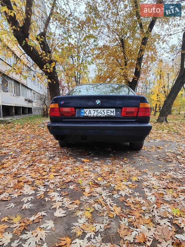 Седан BMW 5 Series 1989 в Киеве