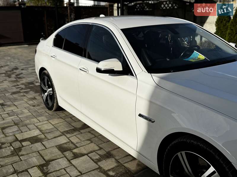 Седан BMW 5 Series 2015 в Дубно