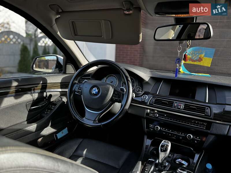 Седан BMW 5 Series 2015 в Дубно