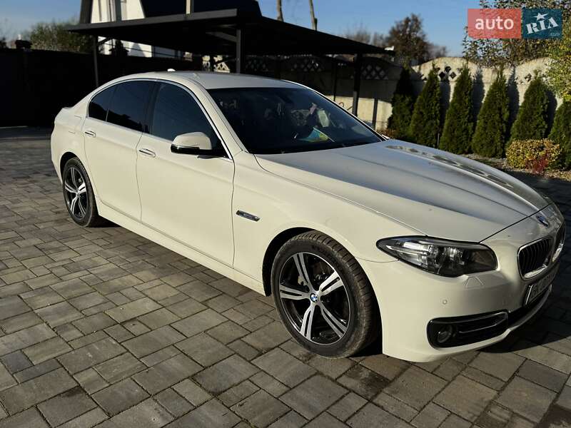 Седан BMW 5 Series 2015 в Дубно