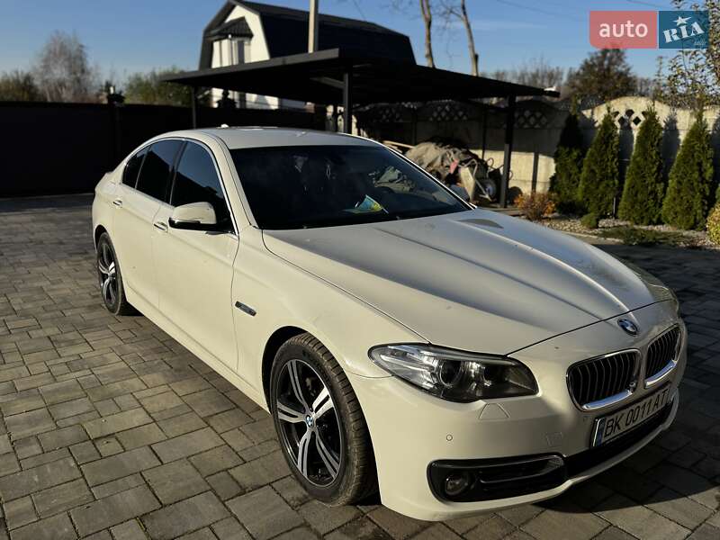 Седан BMW 5 Series 2015 в Дубно