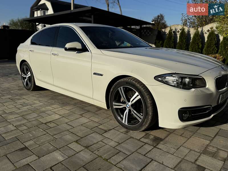 Седан BMW 5 Series 2015 в Дубно