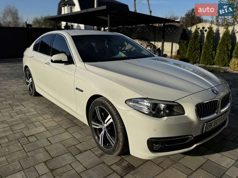 Седан BMW 5 Series 2015 в Дубно