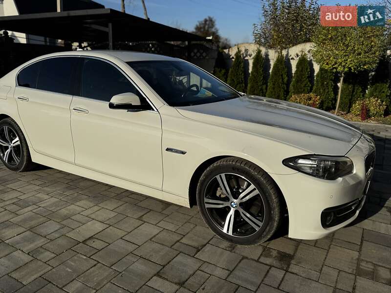 Седан BMW 5 Series 2015 в Дубно
