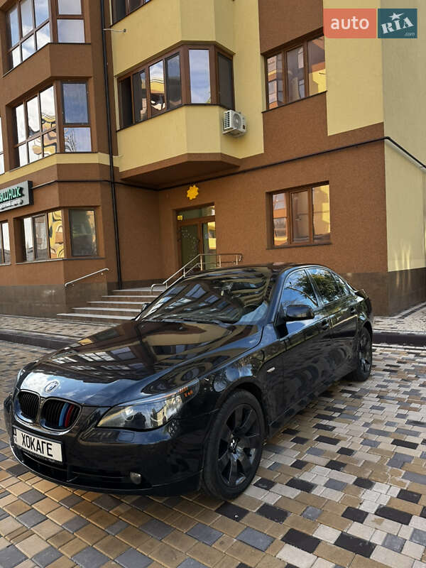 Седан BMW 5 Series 2004 в Измаиле