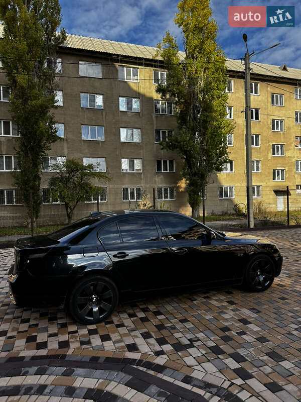 Седан BMW 5 Series 2004 в Измаиле