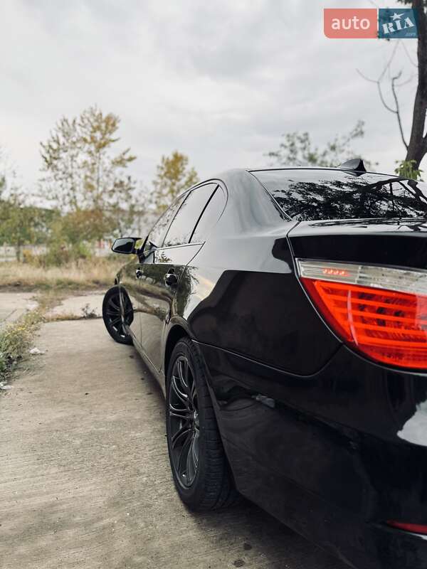 Седан BMW 5 Series 2009 в Долинской