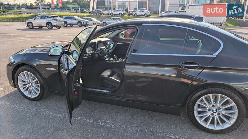 Седан BMW 5 Series 2013 в Львове