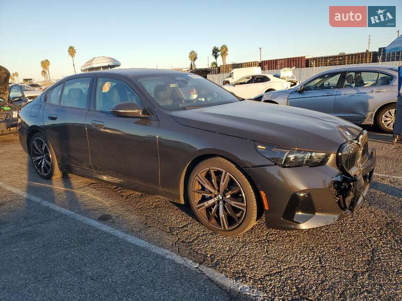 Седан BMW 5 Series 2024 в Львове