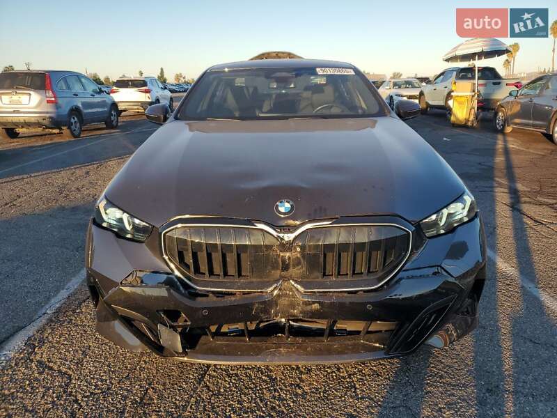 Седан BMW 5 Series 2024 в Львове