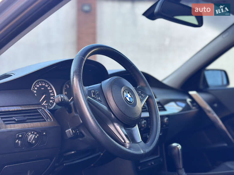 Седан BMW 5 Series 2004 в Коломые