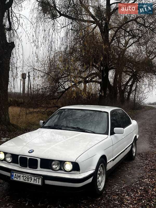 Седан BMW 5 Series 1989 в Житомире