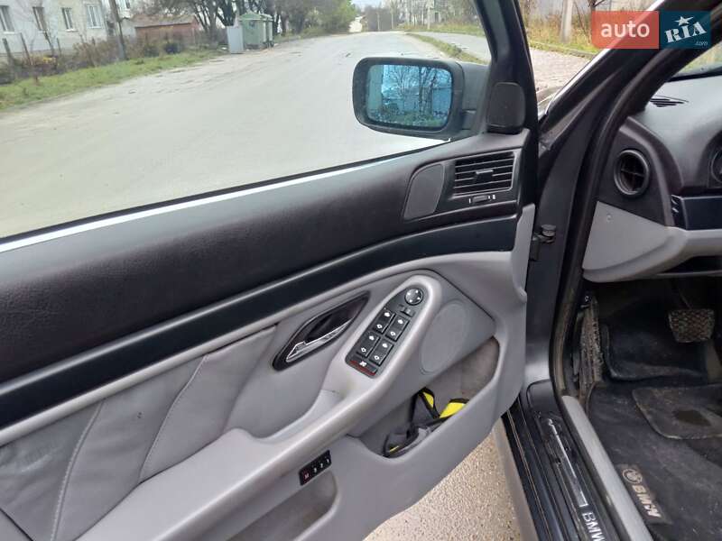 Седан BMW 5 Series 2000 в Волочиске