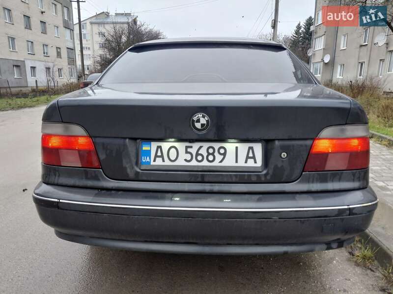 Седан BMW 5 Series 2000 в Волочиске