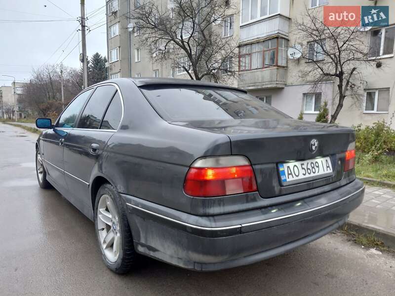 Седан BMW 5 Series 2000 в Волочиске