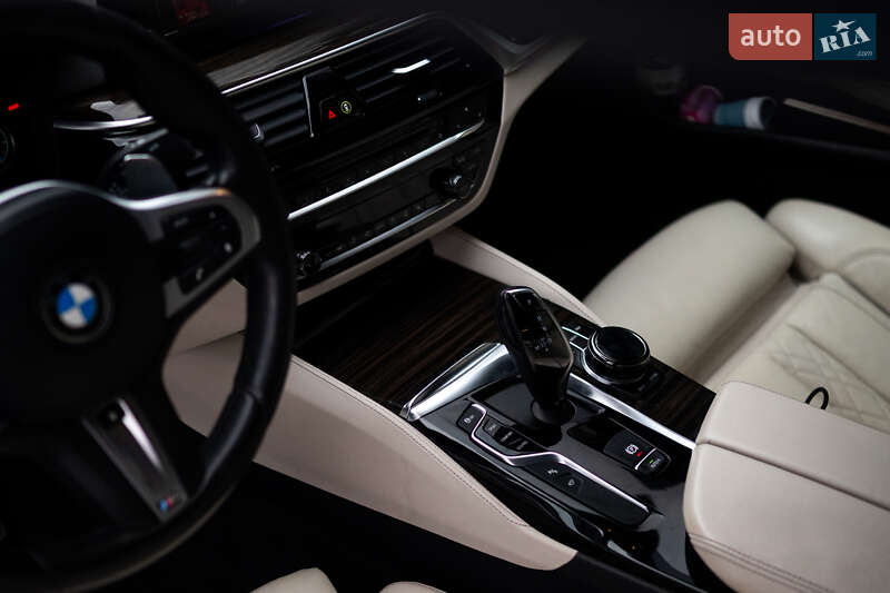 Седан BMW 5 Series 2018 в Львове