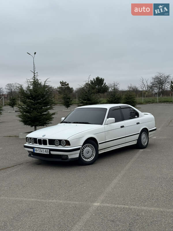 Седан BMW 5 Series 1991 в Одессе