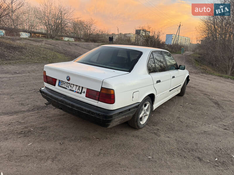 Седан BMW 5 Series 1989 в Днепре