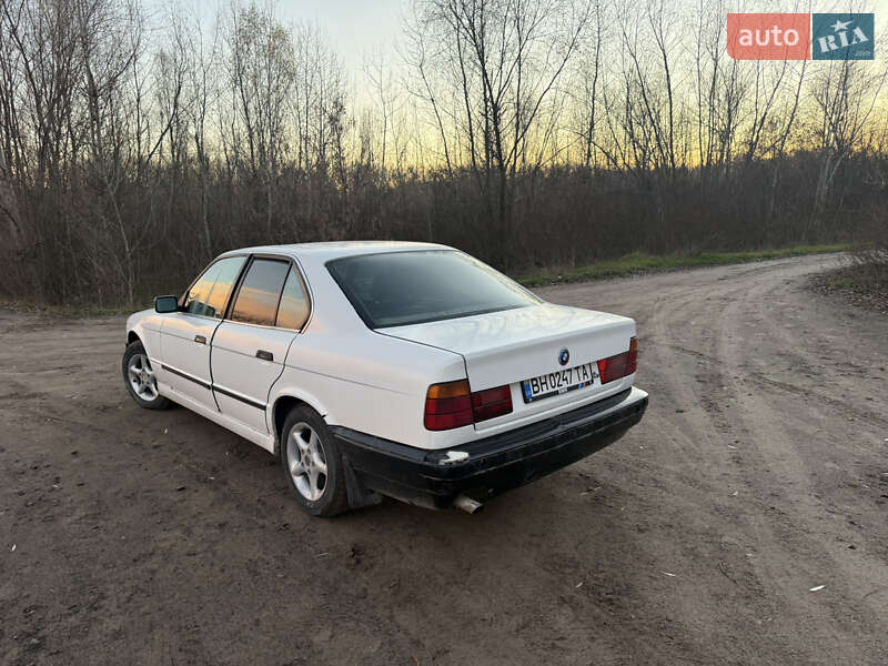 Седан BMW 5 Series 1989 в Днепре