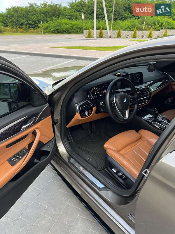 Седан BMW 5 Series 2017 в Львове