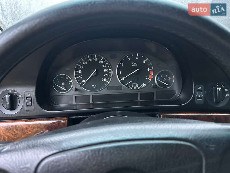 Седан BMW 5 Series 1996 в Решетиловке