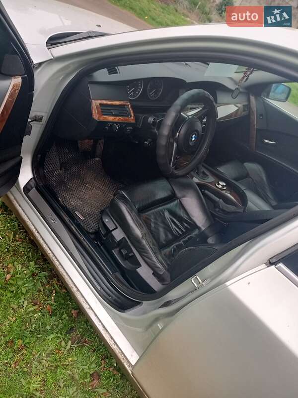 Седан BMW 5 Series 2004 в Визирці