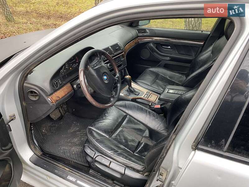 Седан BMW 5 Series 2000 в Рівному