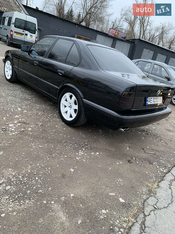 Седан BMW 5 Series 1992 в Кривом Роге